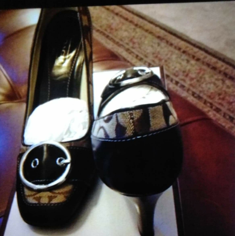 Coach pumps